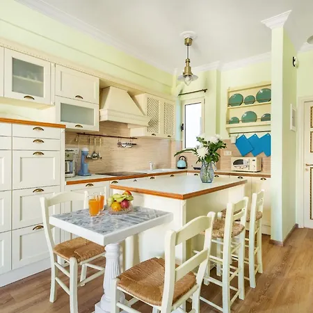 Bright, Calming Retreat With A Balcony Near Metro!-2